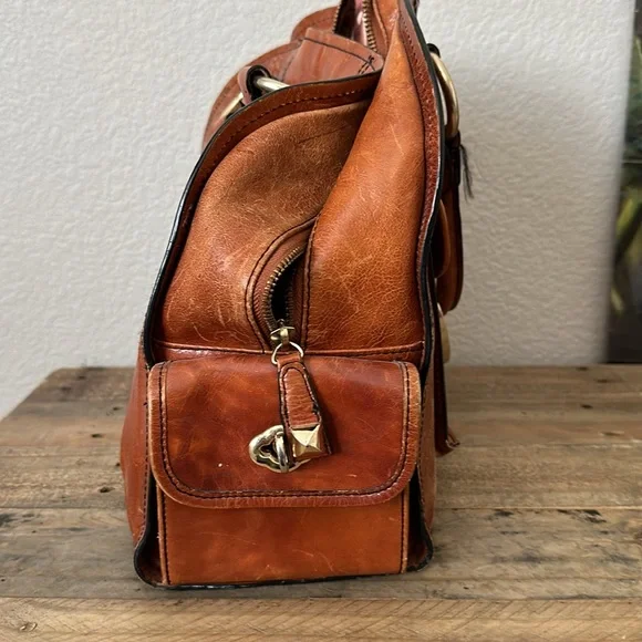 Vintage looking leather Betsy Johnson purse. - Picture 3 of 6